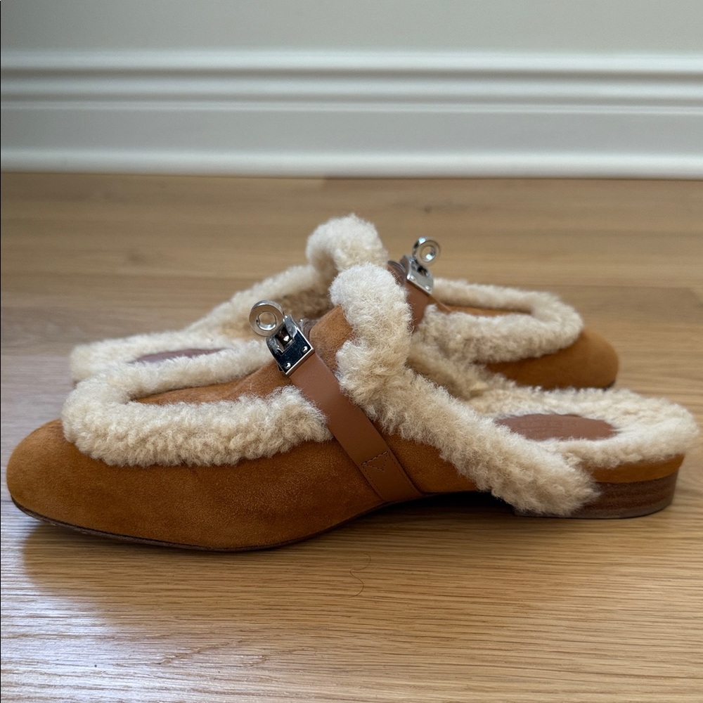 Hermès Cream Suede Shearling Slippers - Picture 9 of 13
